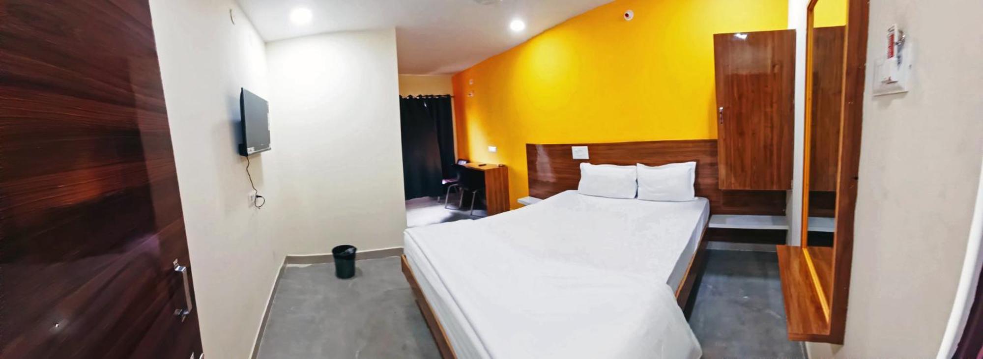 Udupi Deluxe Lodge Gulbarga 古尔伯加 外观 照片