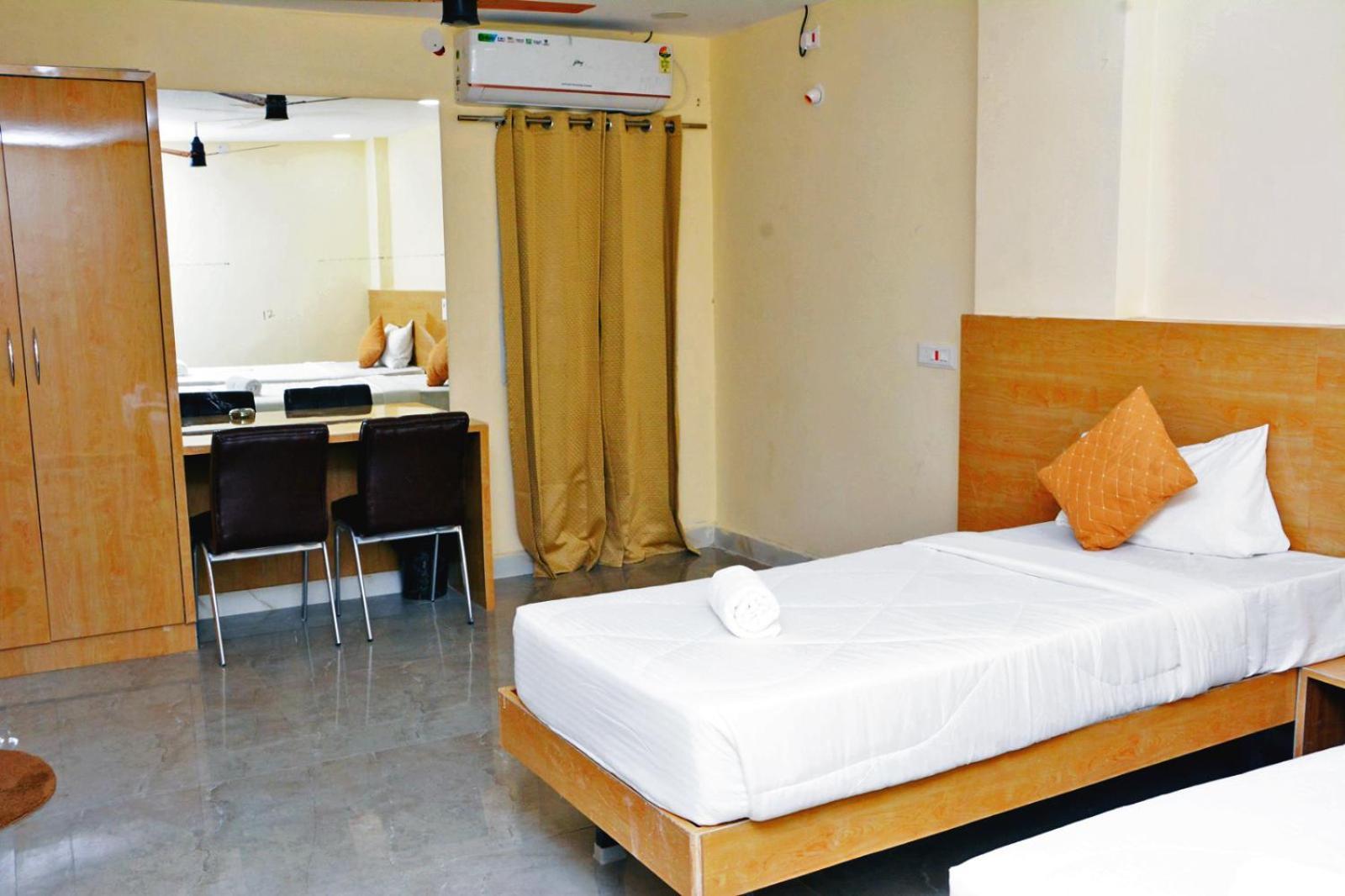 Udupi Deluxe Lodge Gulbarga 古尔伯加 外观 照片