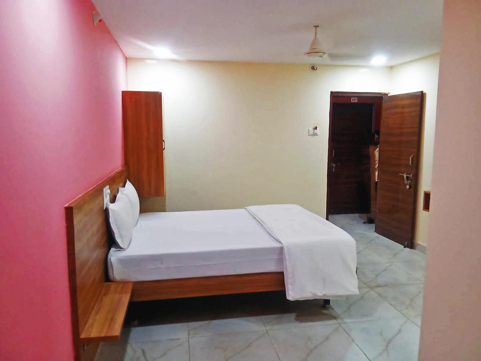 Udupi Deluxe Lodge Gulbarga 古尔伯加 外观 照片