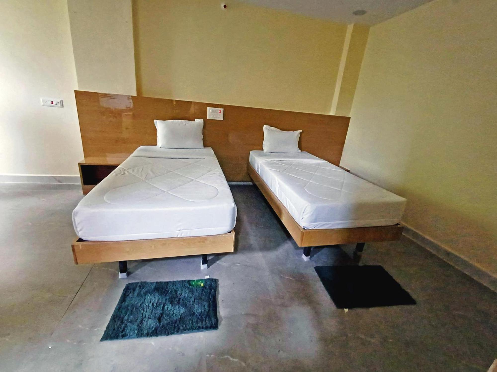 Udupi Deluxe Lodge Gulbarga 古尔伯加 外观 照片