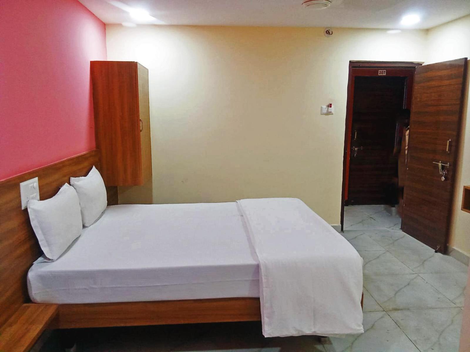 Udupi Deluxe Lodge Gulbarga 古尔伯加 外观 照片