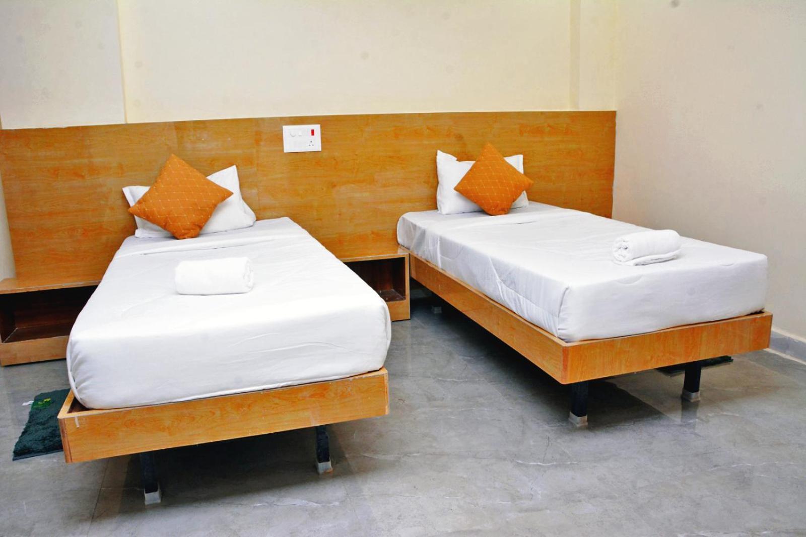 Udupi Deluxe Lodge Gulbarga 古尔伯加 外观 照片